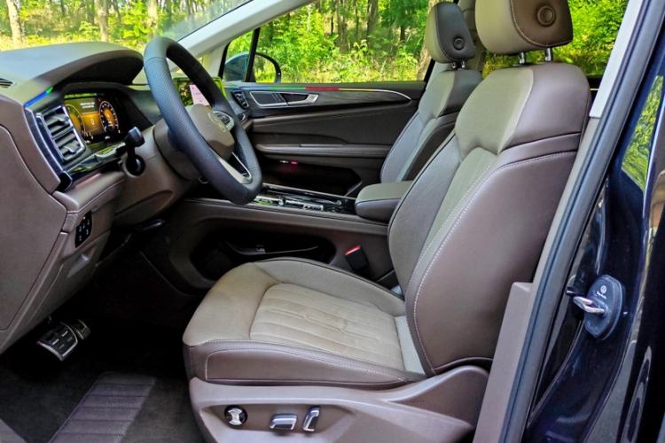 Used Volkswagen Viloran 2022 380TSI Luxury Edition Interior 5