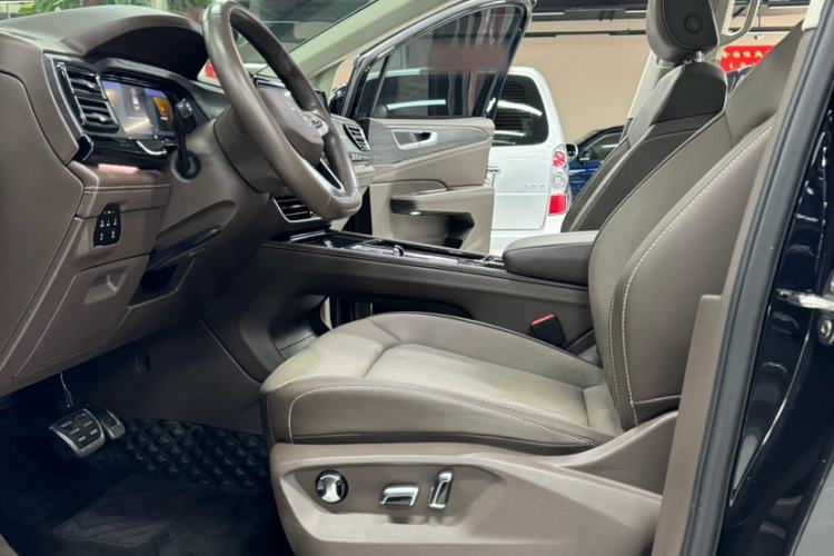 Used Volkswagen Viloran 2022 380TSI Luxury Edition Interior 7