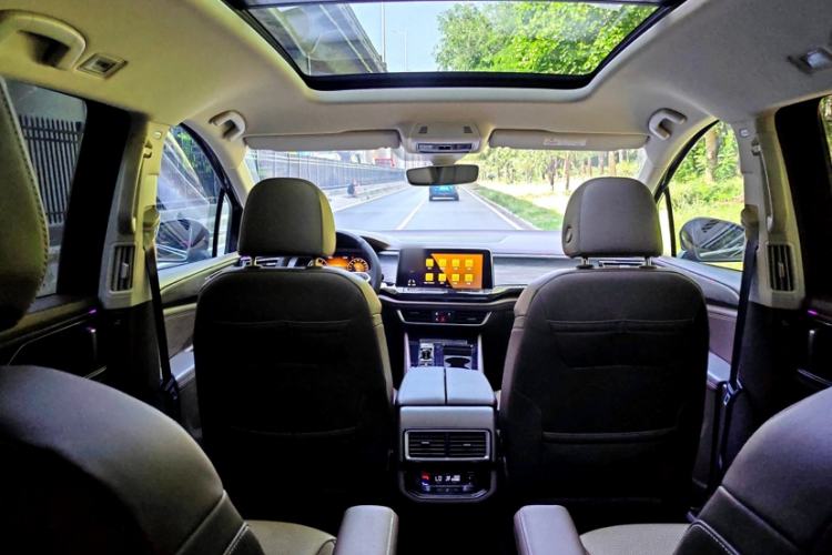 Used Volkswagen Viloran 2022 380TSI Luxury Edition Interior 8