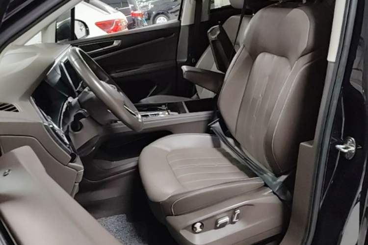 Used Volkswagen Viloran 2022 380TSI Luxury Edition Left Front Seat