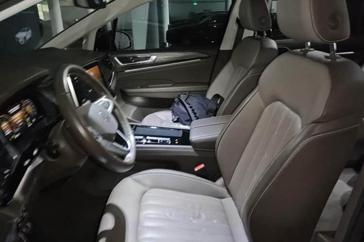 Used Volkswagen Viloran 2022 380TSI Luxury Edition Left Front Seat