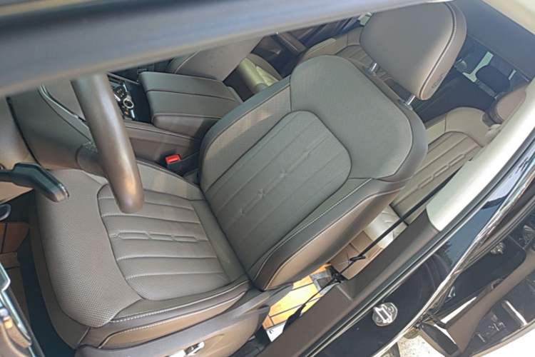 Used Volkswagen Viloran 2022 380TSI Luxury Edition Left Front Seat