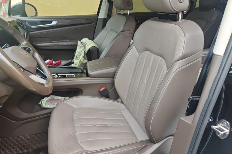 Used Volkswagen Viloran 2022 330TSI Luxury Edition Left Front Seat