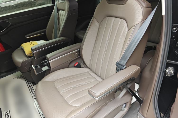 Used Volkswagen Viloran 2022 330TSI Luxury Edition Left Rear Seat