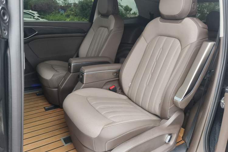 Used Volkswagen Viloran 2022 380TSI Luxury Edition Left Rear Seat