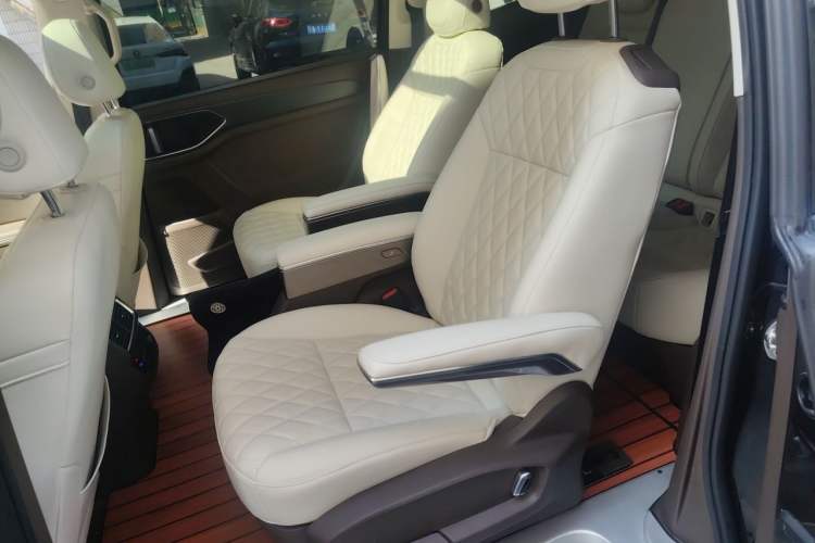 Used Volkswagen Viloran 2022 330TSI Business Edition Left Rear Seat