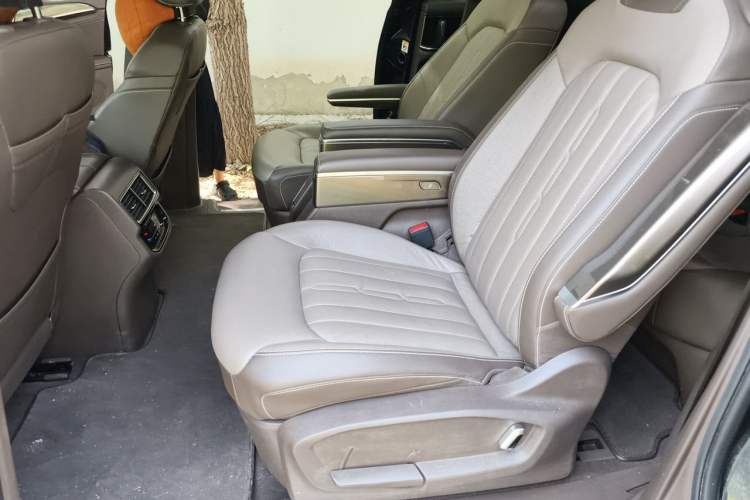 Used Volkswagen Viloran 2022 380TSI Luxury Edition Left Rear Seat