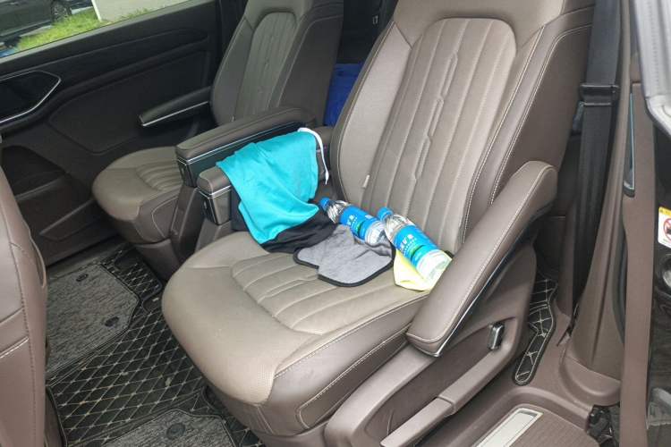 Used Volkswagen Viloran 2022 380TSI Luxury Edition Left Rear Seat