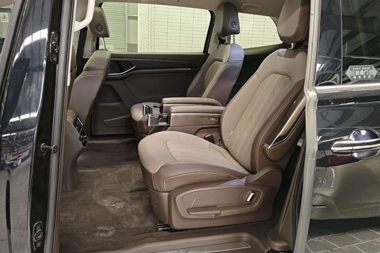 Used Volkswagen Viloran 2022 330TSI Luxury Edition Left Rear Seat