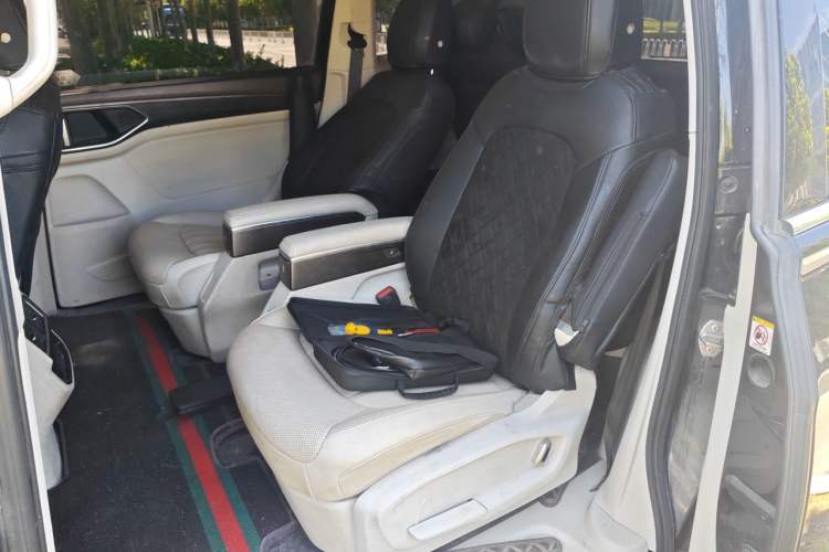 Used Volkswagen Viloran 2022 330TSI Luxury Edition Left Rear Seat