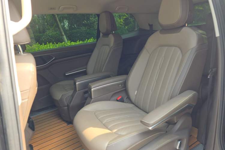 Used Volkswagen Viloran 2022 380TSI Luxury Edition Left Rear Seat