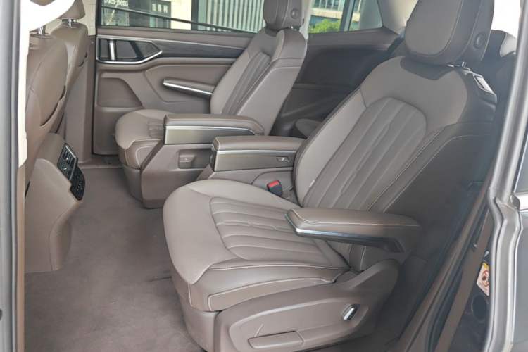 Used Volkswagen Viloran 2022 380TSI Luxury Edition Left Rear Seat