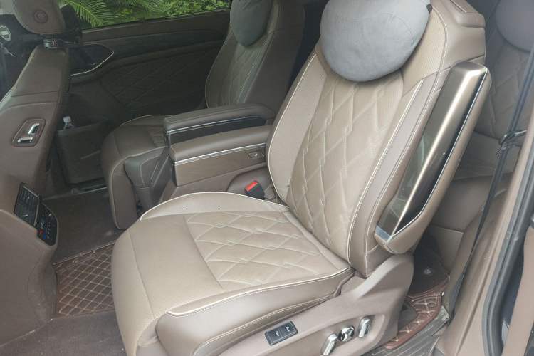 Used Volkswagen Viloran 2022 380TSI Prestige Edition Left Rear Seat