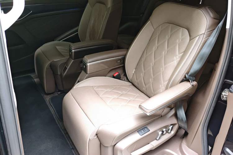 Used Volkswagen Viloran 2022 380TSI Prestige Edition Left Rear Seat