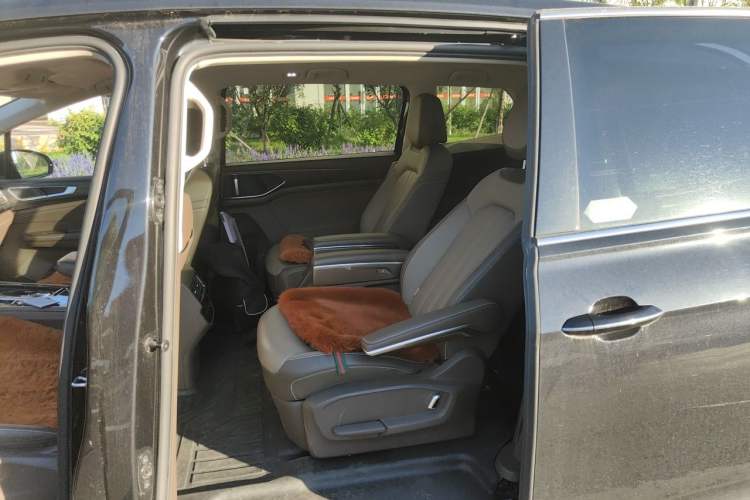 Used Volkswagen Viloran 2022 380TSI Luxury Edition Left Rear Seat