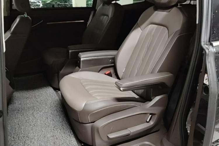 Used Volkswagen Viloran 2022 380TSI Luxury Edition Left Rear Seat