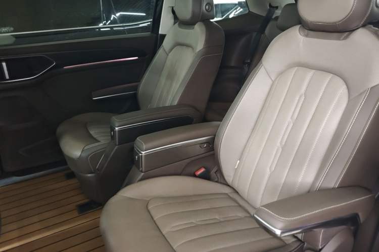 Used Volkswagen Viloran 2022 330TSI Luxury Edition Left Rear Seat