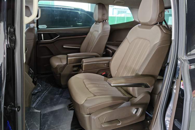 Used Volkswagen Viloran 2022 380TSI Luxury Edition Left Rear Seat