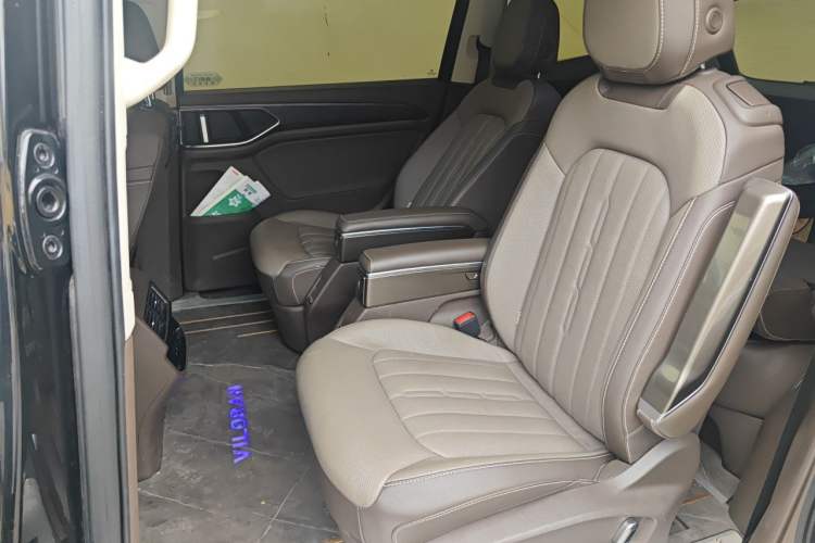 Used Volkswagen Viloran 2022 330TSI Luxury Edition Left Rear Seat