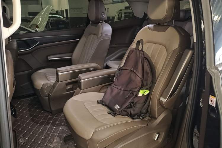 Used Volkswagen Viloran 2022 330TSI Luxury Edition Left Rear Seat
