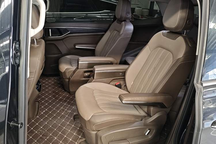 Used Volkswagen Viloran 2022 330TSI Luxury Edition Left Rear Seat