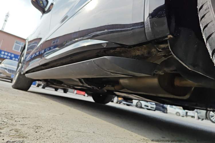 Used Volkswagen Viloran 2022 380TSI Luxury Edition Left Side Sill