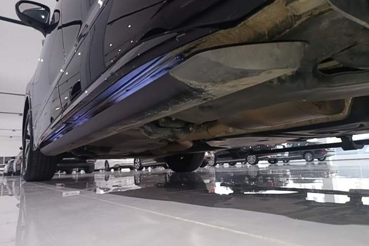 Used Volkswagen Viloran 2022 380TSI Luxury Edition Left Side Sill