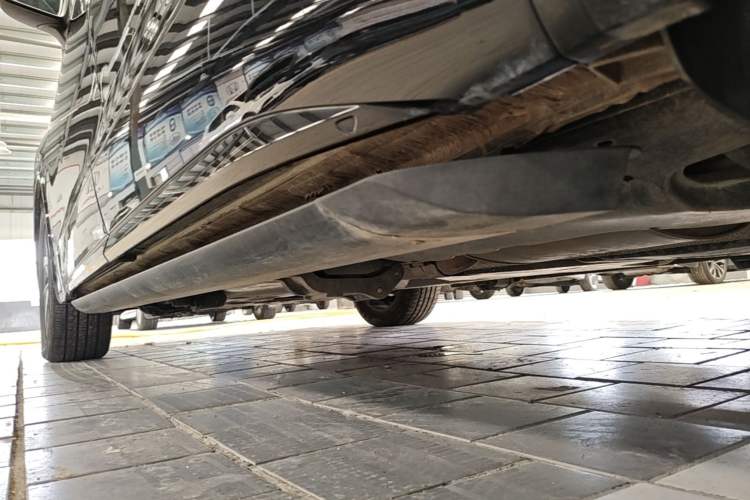 Used Volkswagen Viloran 2022 330TSI Luxury Edition Left Side Sill