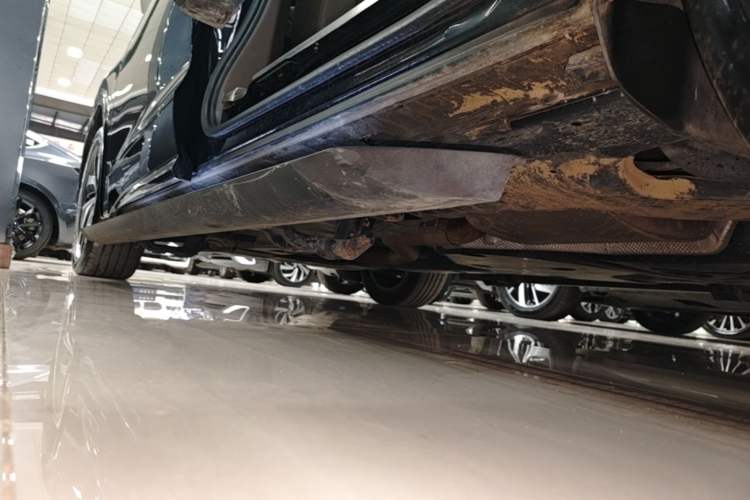 Used Volkswagen Viloran 2022 330TSI Luxury Edition Left Side Sill