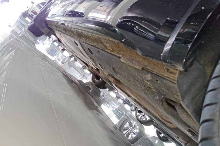Used Volkswagen Viloran 2022 380TSI Luxury Edition Left Side Sill