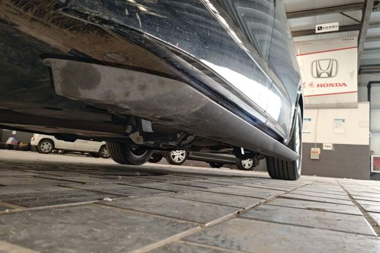Used Volkswagen Viloran 2022 330TSI Luxury Edition Left Side Sill