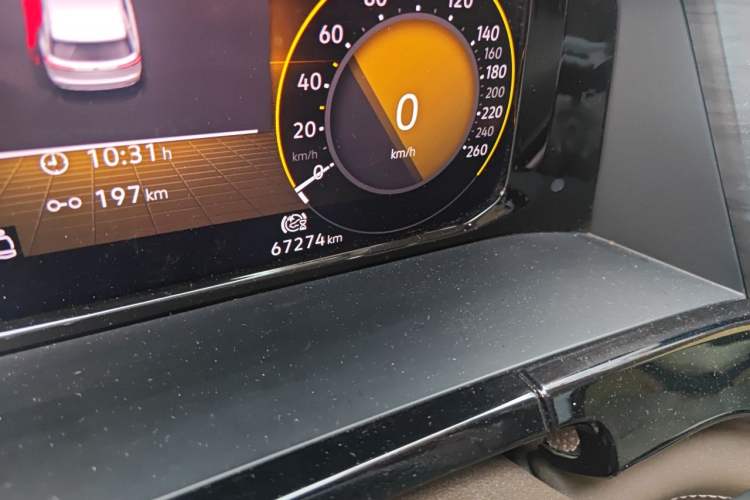 Used Volkswagen Viloran 2022 330TSI Luxury Edition Odometer Close Up