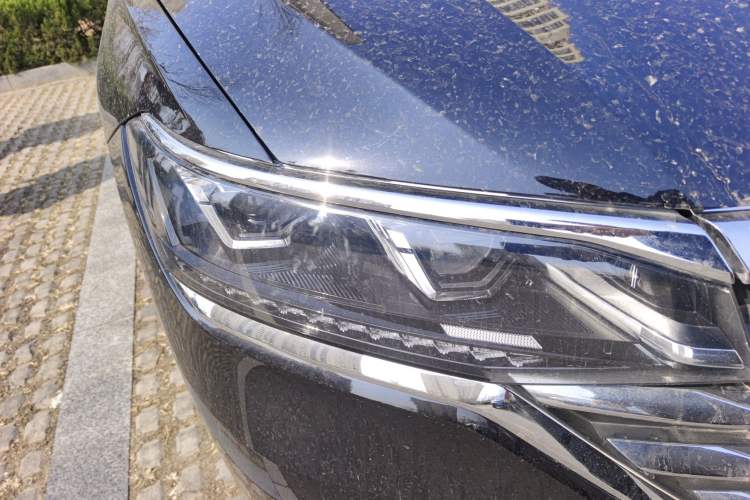 Used Volkswagen Viloran 2022 380TSI Luxury Edition Right Front Headlight