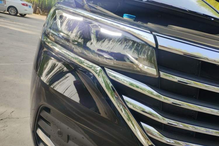 Used Volkswagen Viloran 2022 380TSI Luxury Edition Right Front Headlight