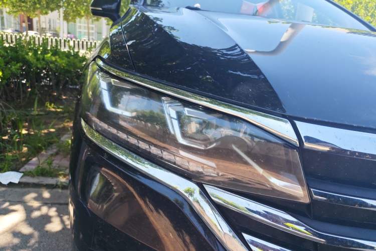 Used Volkswagen Viloran 2022 330TSI Luxury Edition Right Front Headlight