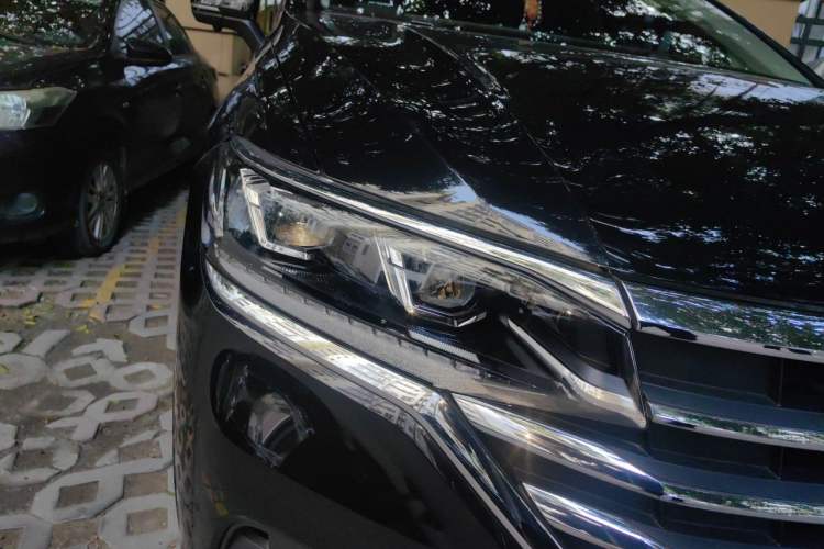 Used Volkswagen Viloran 2022 380TSI Luxury Edition Right Front Headlight