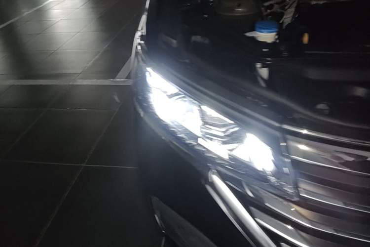 Used Volkswagen Viloran 2022 380TSI Luxury Edition Right Front Headlight