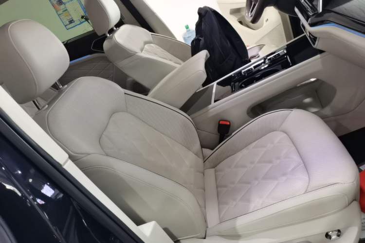 Used Volkswagen Viloran 2022 380TSI Prestige Edition Right Front Seat