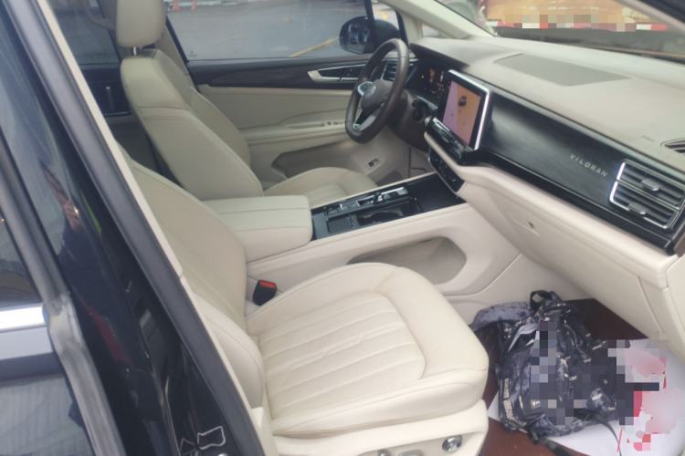 Used Volkswagen Viloran 2022 380TSI Luxury Edition Right Front Seat