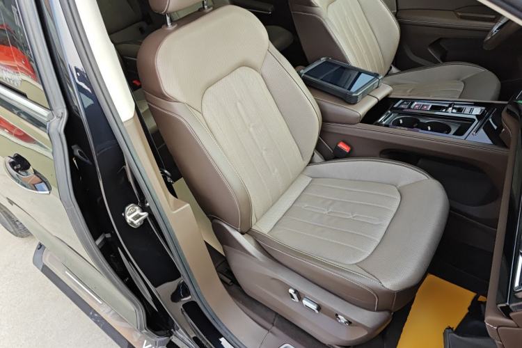 Used Volkswagen Viloran 2022 380TSI Luxury Edition Right Front Seat