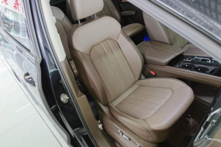 Used Volkswagen Viloran 2022 380TSI Luxury Edition Right Front Seat