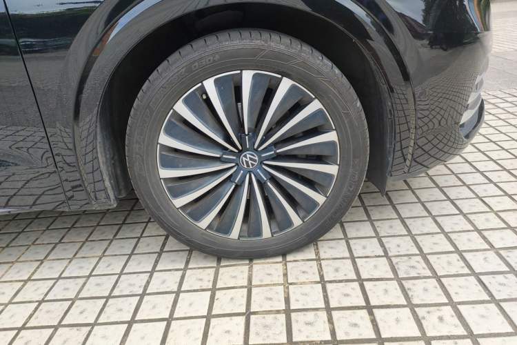 Used Volkswagen Viloran 2022 380TSI Prestige Edition Right Front Wheel Hub