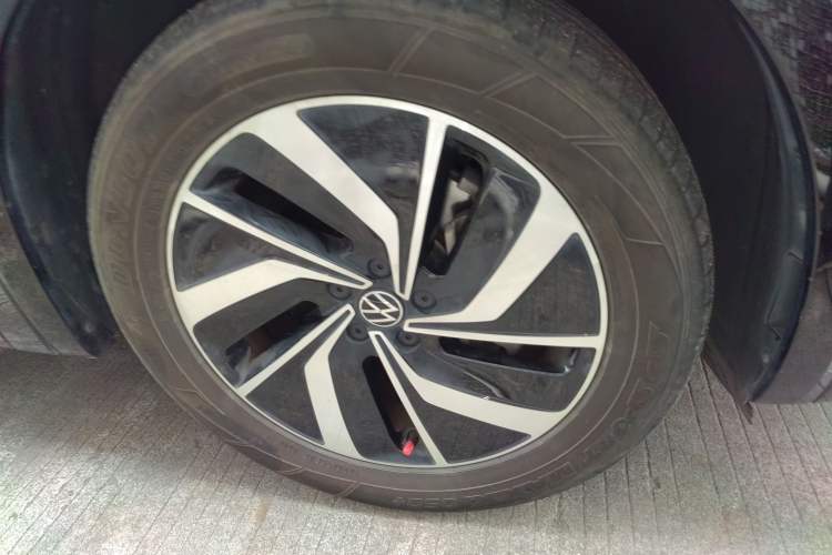 Used Volkswagen Viloran 2022 380TSI Luxury Edition Right Front Wheel Hub