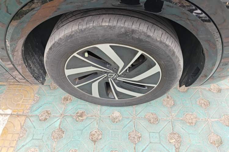 Used Volkswagen Viloran 2022 330TSI Luxury Edition Right Front Wheel Hub