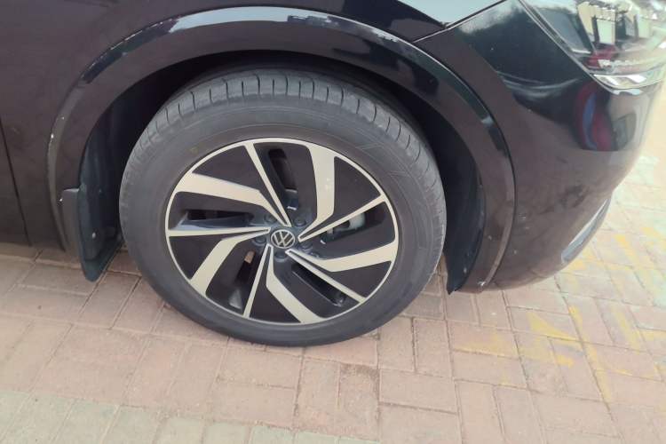 Used Volkswagen Viloran 2022 380TSI Luxury Edition Right Front Wheel Hub