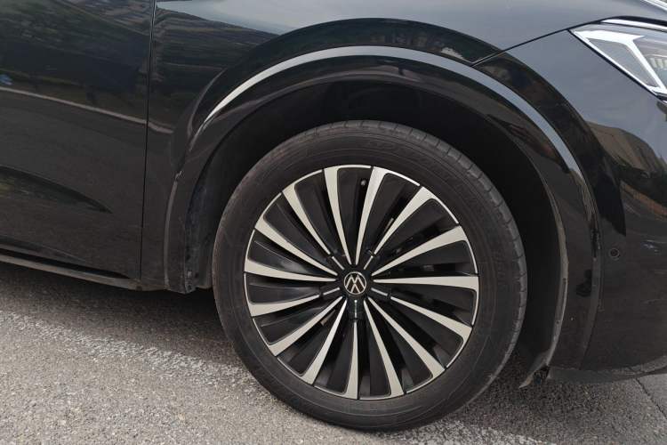 Used Volkswagen Viloran 2022 380TSI Prestige Edition Right Front Wheel Hub