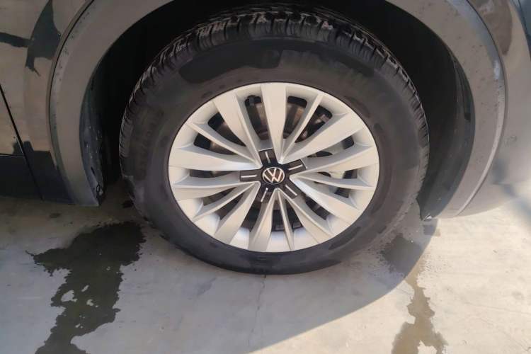Used Volkswagen Viloran 2022 330TSI Business Edition Right Front Wheel Hub