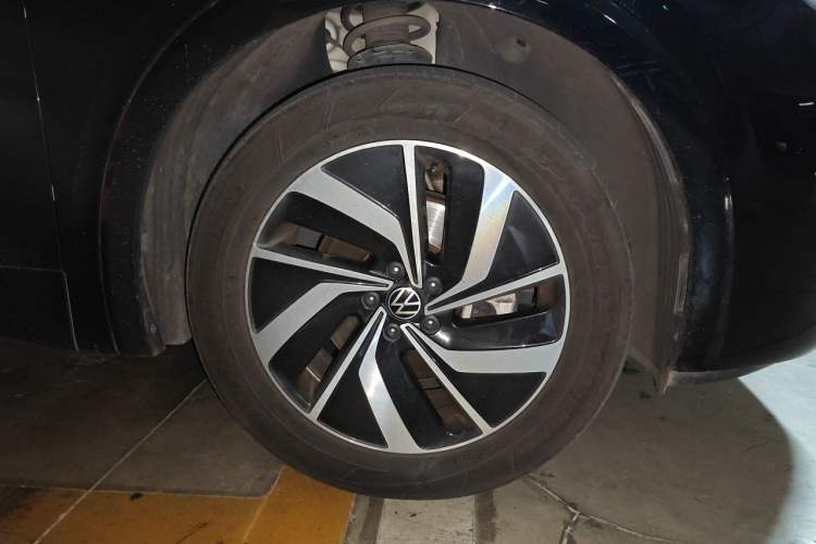 Used Volkswagen Viloran 2022 330TSI Luxury Edition Right Front Wheel Hub