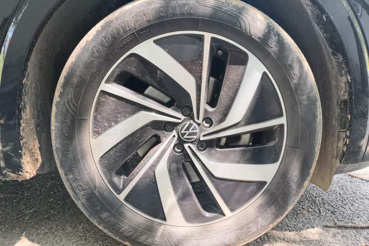 Used Volkswagen Viloran 2022 380TSI Luxury Edition Right Front Wheel Hub