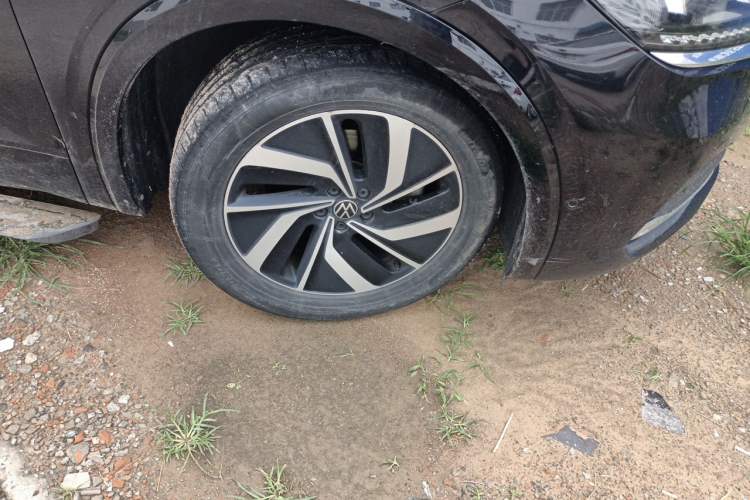 Used Volkswagen Viloran 2022 380TSI Luxury Edition Right Front Wheel Hub